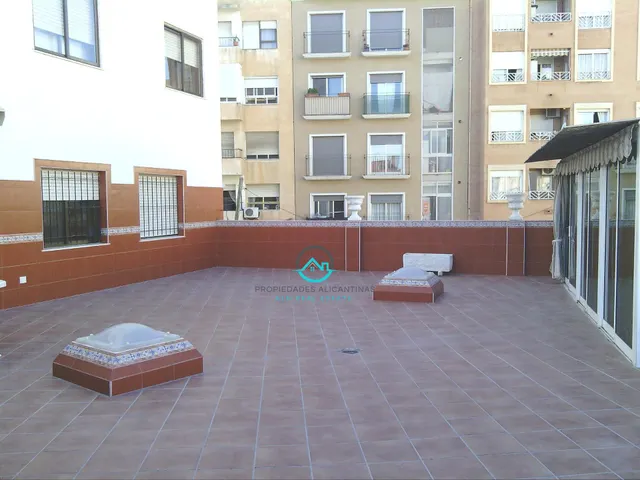 Vivienda con amplia terraza