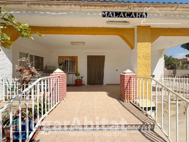 CHALET CON PISCINA, GARAJE Y TERRAZA — 50