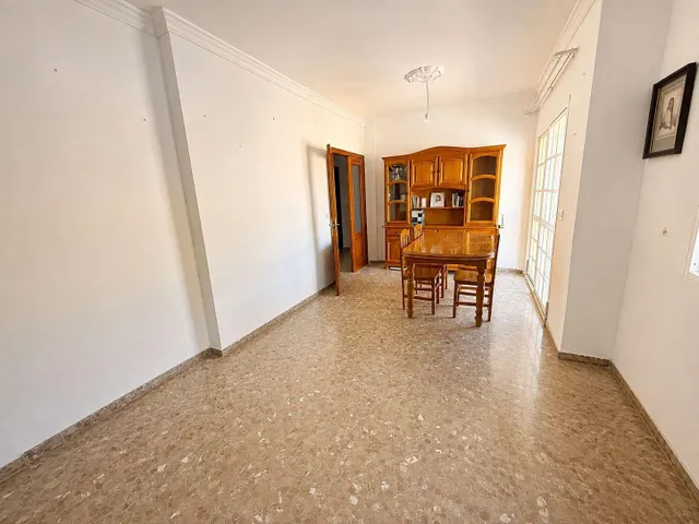 ADOSADO CON GRAN PATIO EN RINCONCILLO — 8