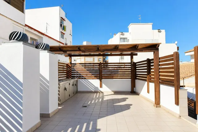 Vivienda en dos alturas con terraza privada y pérgola en Alaquàs — 3