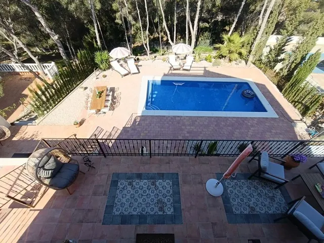 Villa 5 habitaciones 256m² en venta - Zona Pueblo — 31