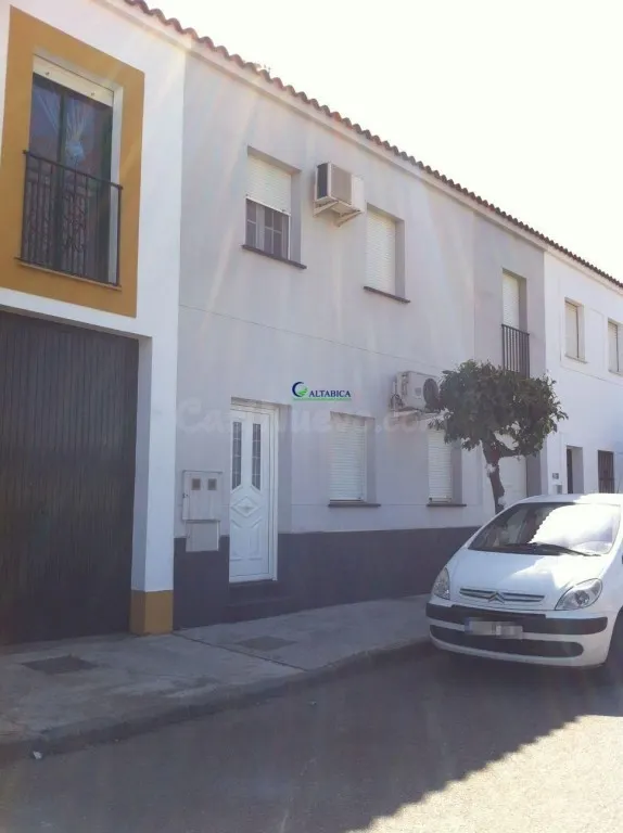 Casa-Chalet en Venta en Valdelacalzada Badajoz - foto 2