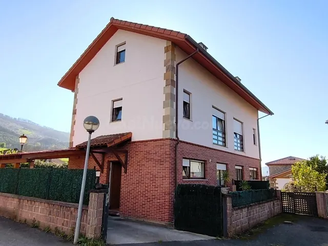 Chalet Pareado en La Nogalera, Argomilla