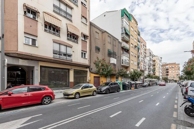 LOCAL COMERCIAL EN ARABIAL JUNTO HIPERCOR — 16