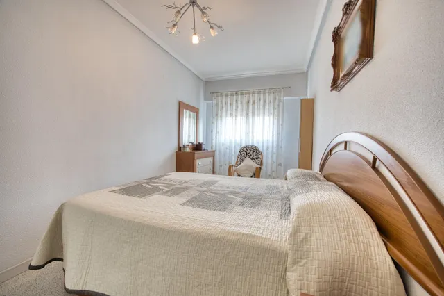 Amplia y Luminosa Vivienda en esquina de 3 dorm. baño y aseo con Garaje Cerrado en el Corazón de la Ciudad — 17