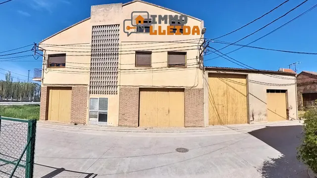 OPORTUNIDAD Casa con mucho terreno y varios garajes — 41