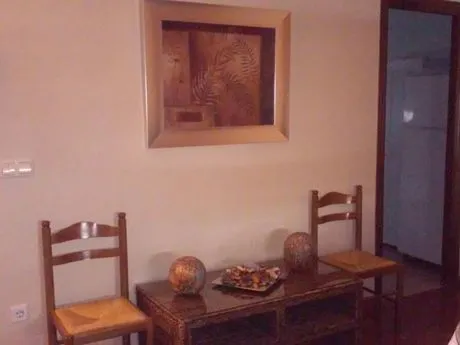 Piso de 2 habitaciones, salón, cocina y baño. Céntrico y completamente reformado. — 10