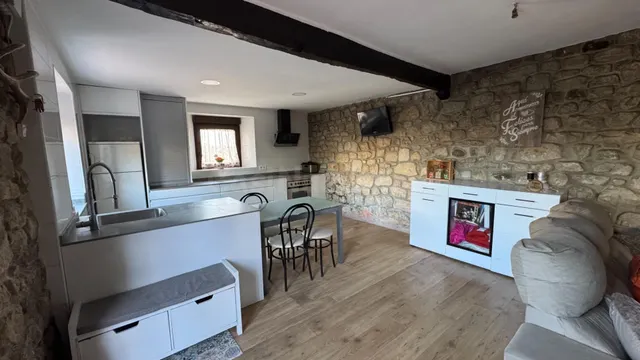 Casa de pueblo pareada reformada con patio de 50 m2 y anexo  - foto 5
