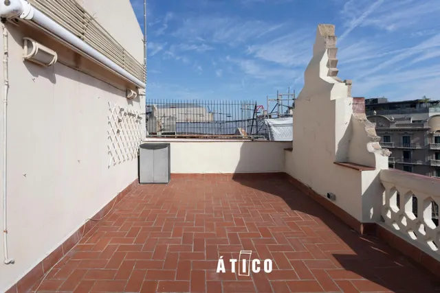 Ático con terraza privada en L'Antiga Esquerra de l'Eixample de Barcelona — 2