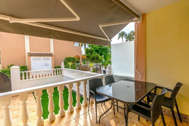 BONITA CASA ADOSADA EN ORIHULA COSTA:3 HAB, 1 BAÑO, 1 ASEO - foto 3