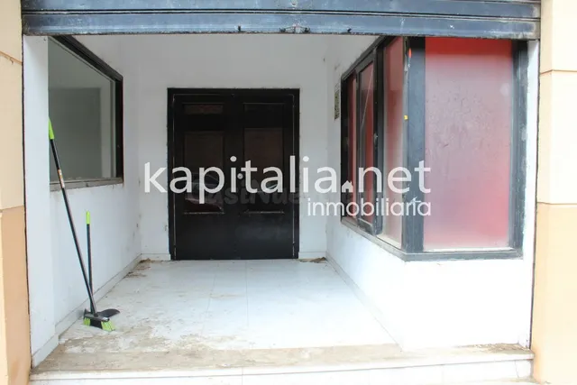Se alquila  local comercial — 2