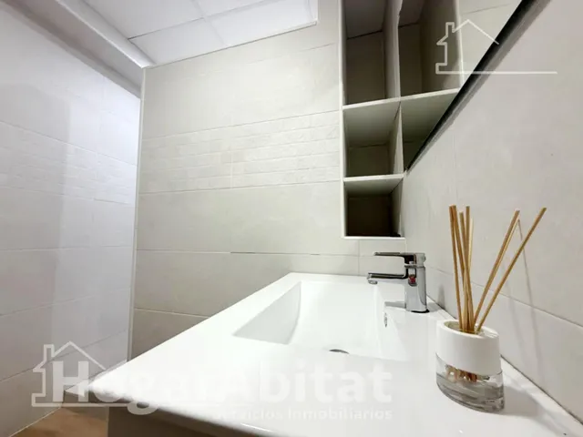 REFORMADO CON 4 DORMITORIOS Y BALCÓN — 36
