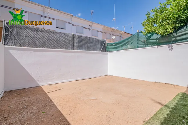 Casa adosada CASI A ESTRENAR en Belicena. Con 4 dormitorios. — 8