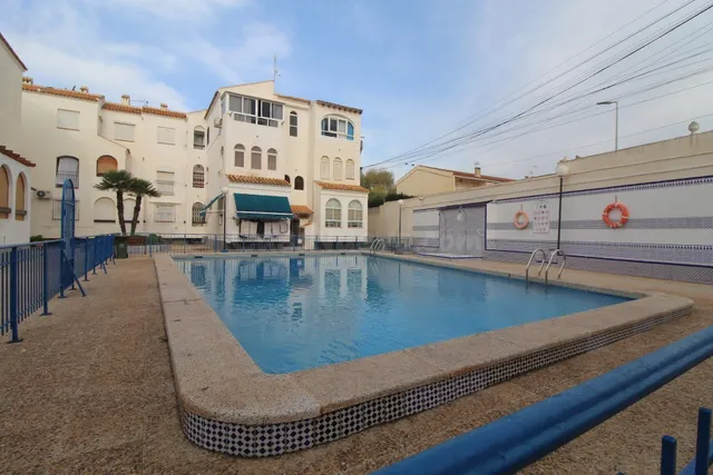 Estudio en residencial con piscina — 2