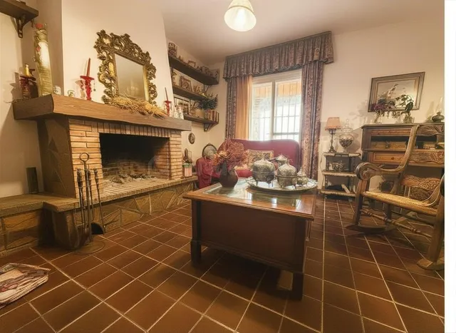 Casa de una planta con garaje y amplio patio en La Menacha