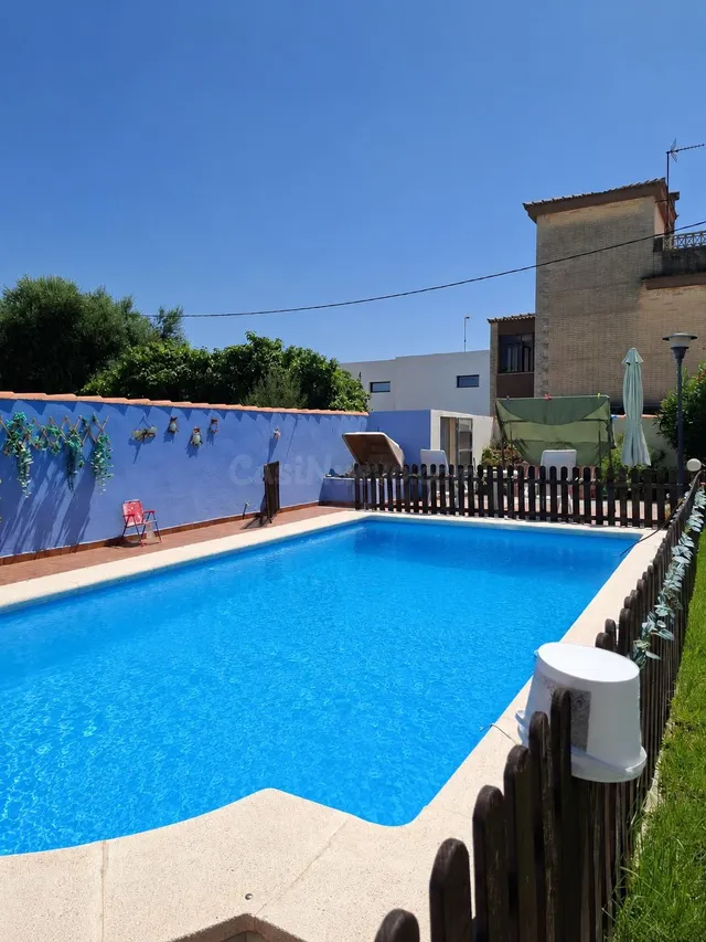 Amplia Propiedad con Jardín y Piscina a Pasos de la Playa Vi