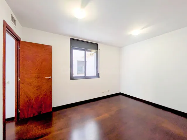 EN VENTA PISO CÉNTRICO EN AMPOSTA - foto 5