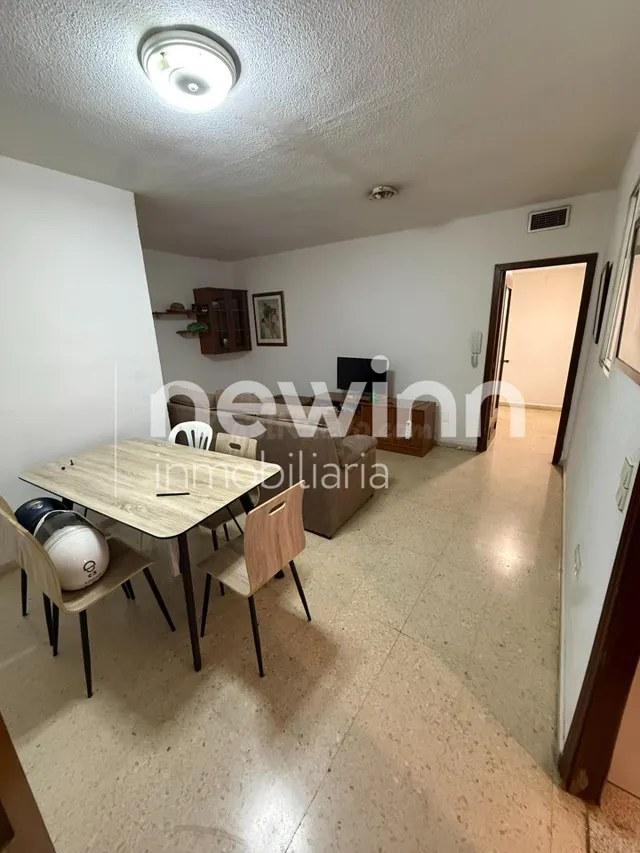 Amplio Piso en Los Omeyas – Oportunidad de Inversión - foto 3