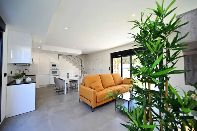 Nuevas villas de 2 dormitorios y 2 baños en la zona de Villa - foto 2