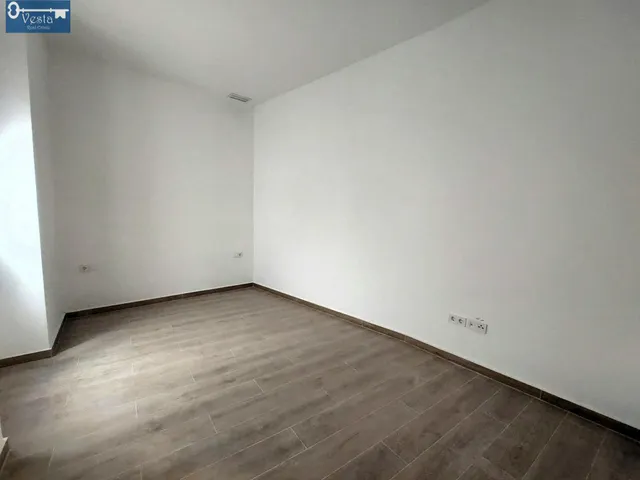 PRECIOSO BAJO CON PATIO — 7