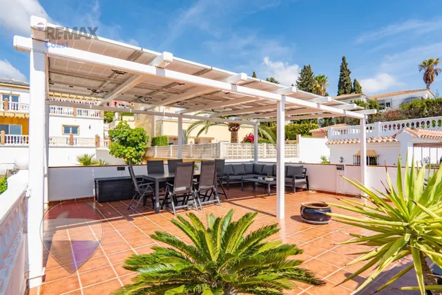 VILLA INDEPENDIENTE CON PISCINA, GRANDES TERRAZAS Y VISTAS AL MAR EN BENAJARAFE — 17
