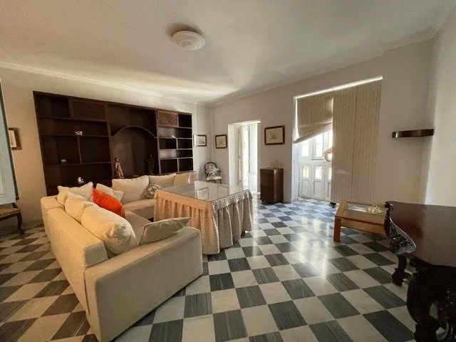 CASA EN EL CENTRO DE SANLUCAR — 13
