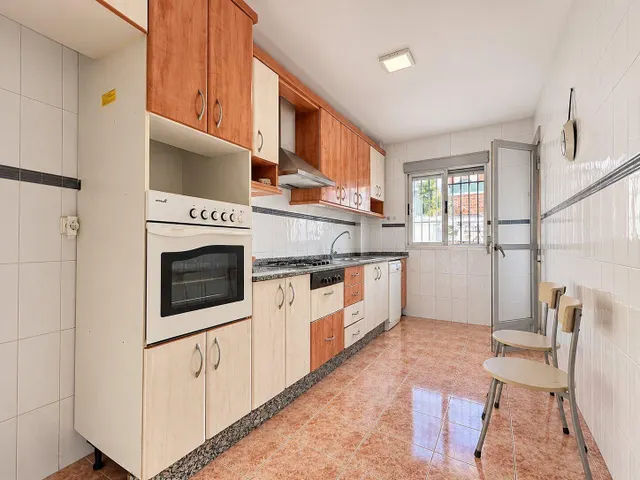 Adosado con gran patio, terraza y garaje en massarrojos, junto a Valencia — 17