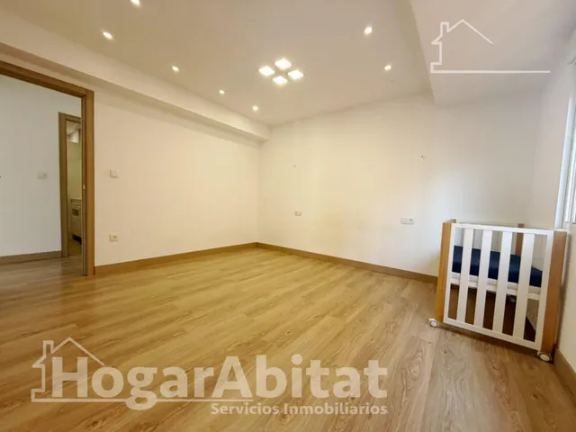 REFORMADO CON 4 DORMITORIOS Y BALCÓN — 30