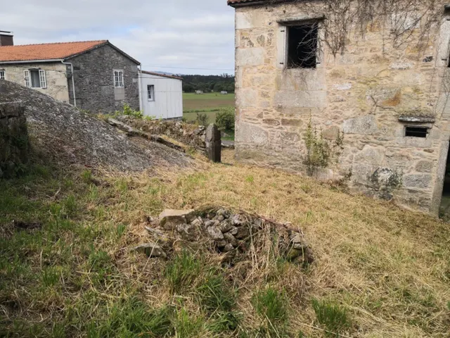 Conjunto de viviendas semirestauradas en Baio — 10