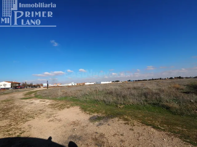 *¡OFERTA! Solar de 2407 m2 en la zona de Juan Carlos I* - foto 4