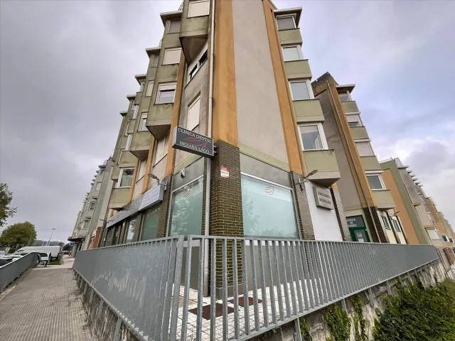 Local comercial 108m² en venta - Santa cruz de bezana - foto 2