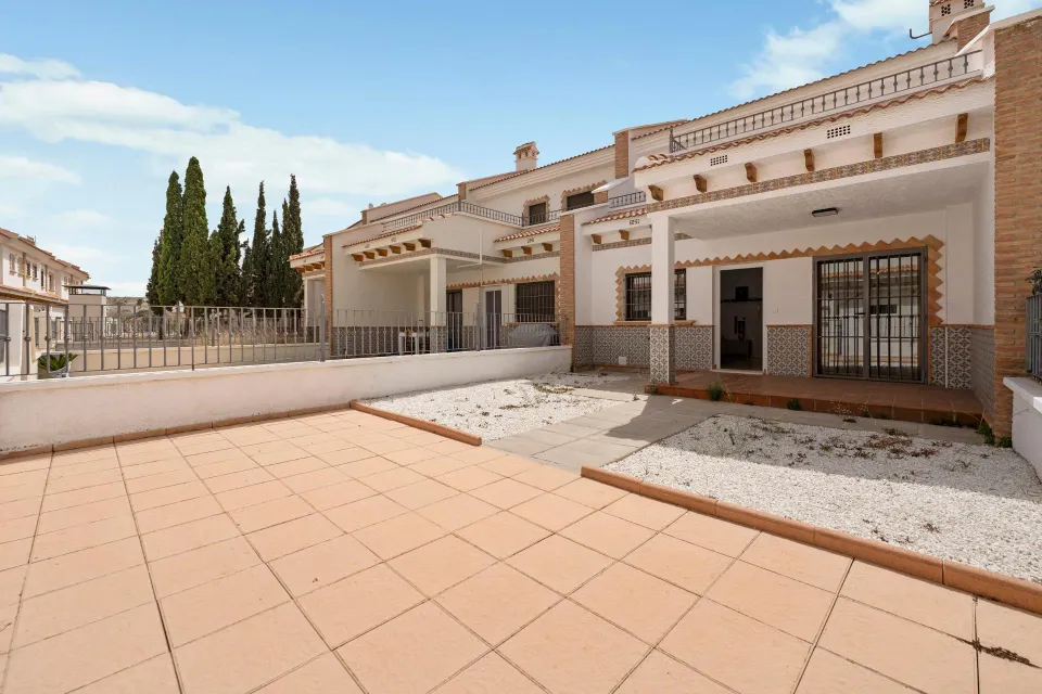 OPORTUNIDAD CASA CON SOLÁRIUM Y PISCINA EN UN ENTORNO ÚNICO DE SAN MIGUE DE SALINAS