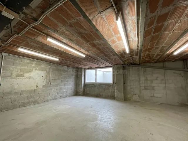 AMPLIO LOCAL COMERCIAL CON ALTILLO Y SÓTANO EN LA CREU DE BA - foto 5