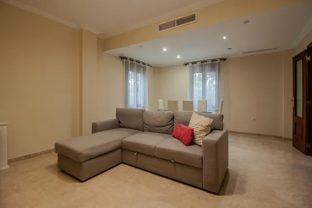 ¡Tu nuevo hogar en Bormujos! Magnífico chalet en alquiler con patio. — 19