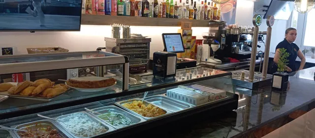 ¡Oportunidad Única! Local Comercial Reformado en el Corazón de Águilas por solo €80,000 — 4
