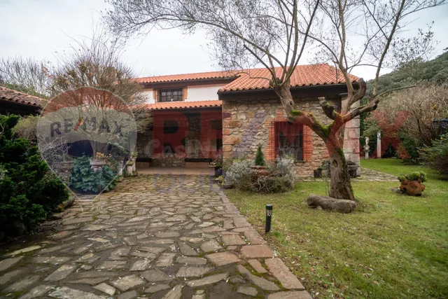 CASA CON TERRENO EN OREÑA