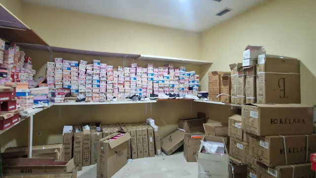 Local comercial con amplio escaparate en Puerta del Sur — 4