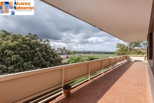 Gran casa con parcela y piscina en Cájar - foto 5