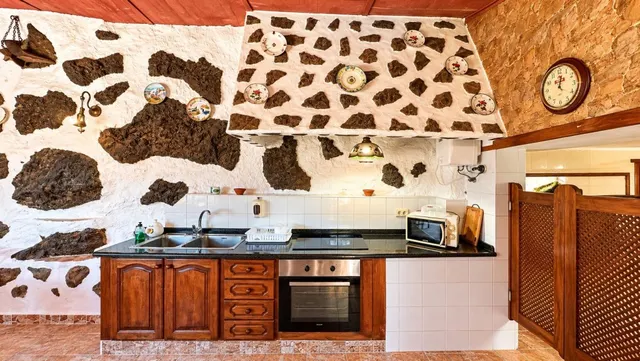 Finca exclusiva en Vilaflor · 2 viviendas, viñedo, bodega y piscina — 42