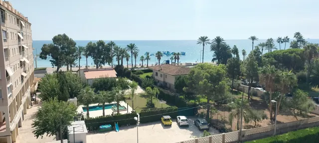 SE VENDE APARTAMENTO EN EXCLUSIVA REFORMADO CON MUY BUENAS VISTAS Y A 50 METROS DE LA PLAYA — 22