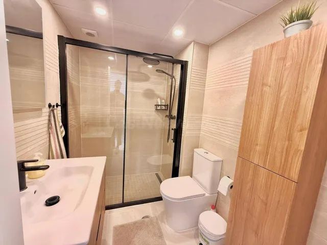 ¡vistas panorámicas al mar! apartamento de 3 dormitorios con terraza y piscina en Fuengirola — 2