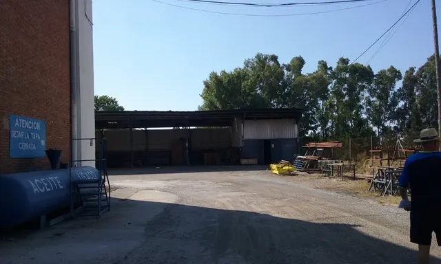 terreno industrial con talleres — 7