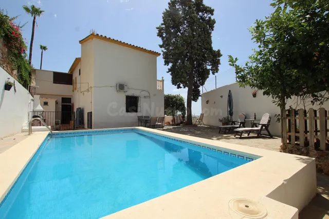 CHALET INDEPENDIENTE EN VENTA CON VISTAS AL MAR EN BENALMADE - foto 3
