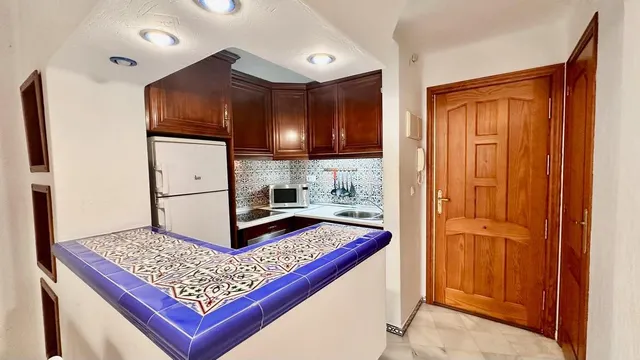 Apartamento con terraza, provincia de Alicante, Torrevieja. 2 habitaciones, 63 m2, 200 metros al mar. — 13