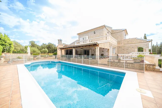 Chalet urbano con piscina y jardín en Sa Cabaneta — 44
