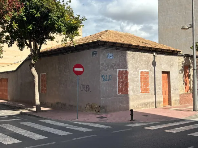 CASA INDEPENDIENTE EN ESQUINA CON GRAN POTENCIAL DE REHABILI - foto 3