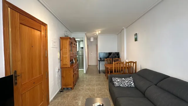 ÁTICO DE 1 HAB Y 1 BAÑO CON TERRAZA EN EL CENTRO DE TORREVIE - foto 2