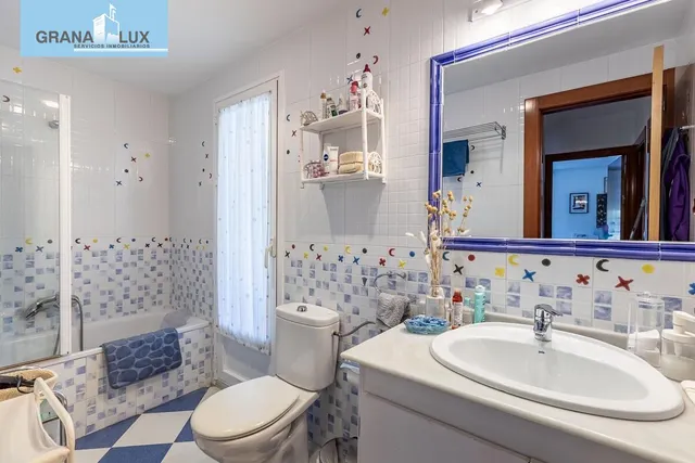 CASA PAREADA EN LA ZUBIA CON PISCINA, ZONA DE BARBACOA Y JARDÍN — 27