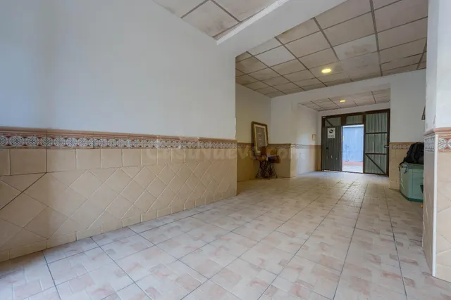 Casa y piso con piscina privada y garaje en el centro de La  - foto 3