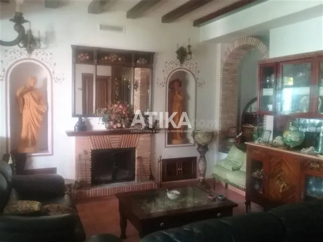 MAGNÍFICA CASA EN VENTA CON JARDÍN Y PISCINA, EN EL CASCO UR - foto 5